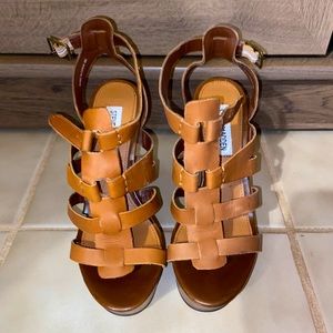 Steven Madden Brown Wedges